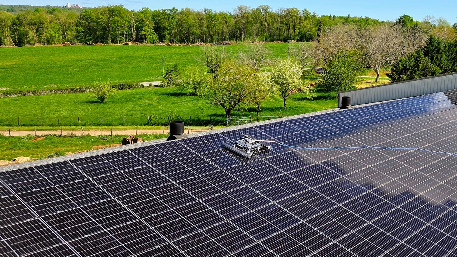 Grande installation photovoltaïque sur exploitation agricole