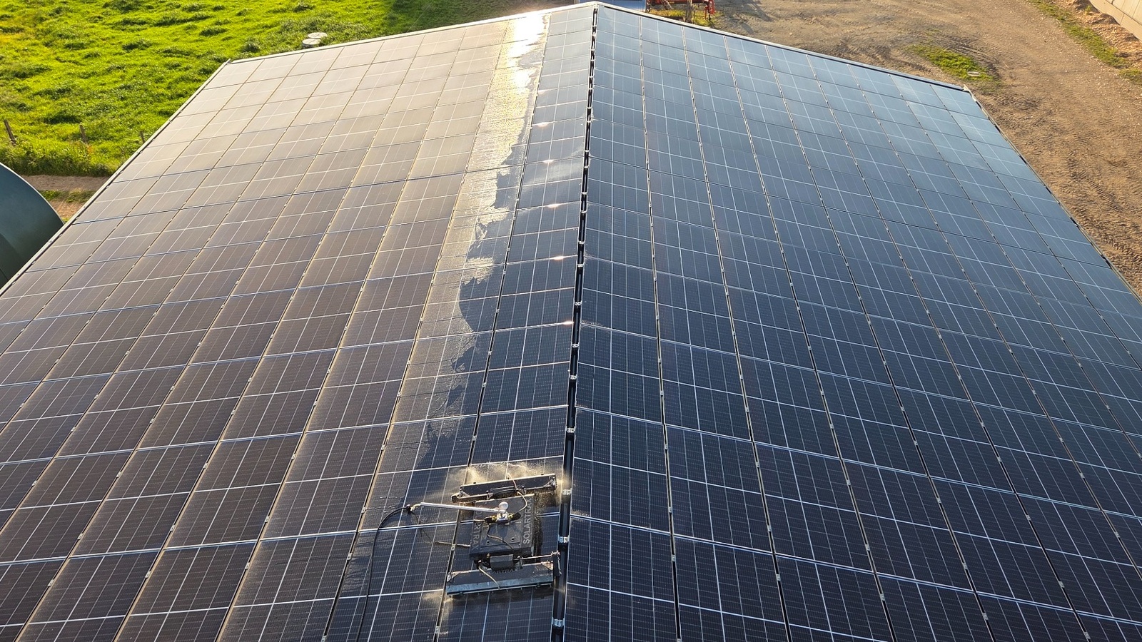Différence visible pendant le nettoyage de panneaux photovoltaïques
